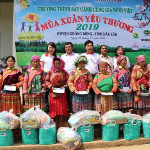Hành Trình Mang Cái Tết Ấm Áp Tới Bà Con Vùng Lũ